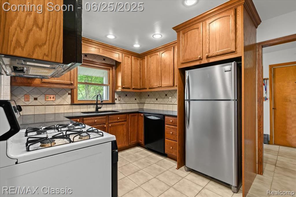 9160 Joy Road, Plymouth, MI 48170 — Photo 17