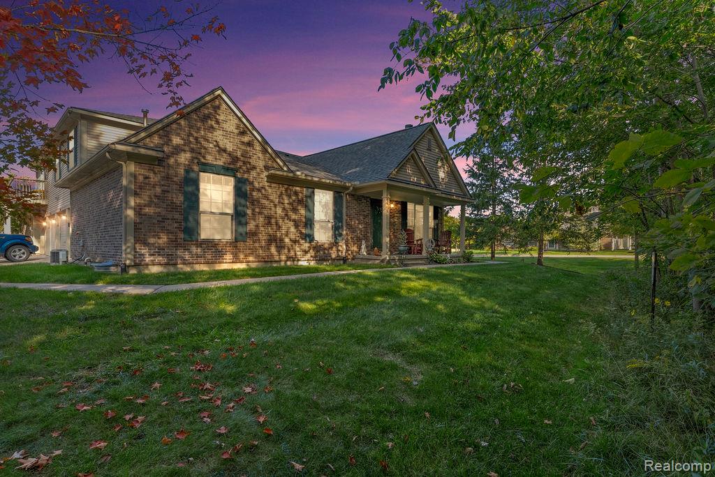 4034 Stonebridge, Holly, MI 48442 — front exterior