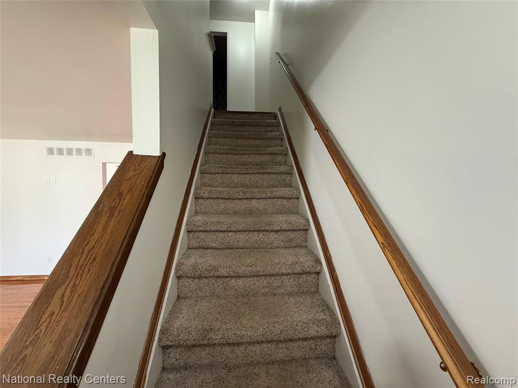 8416 Hickory Drive, Sterling Heights, MI 48312 — Photo 13