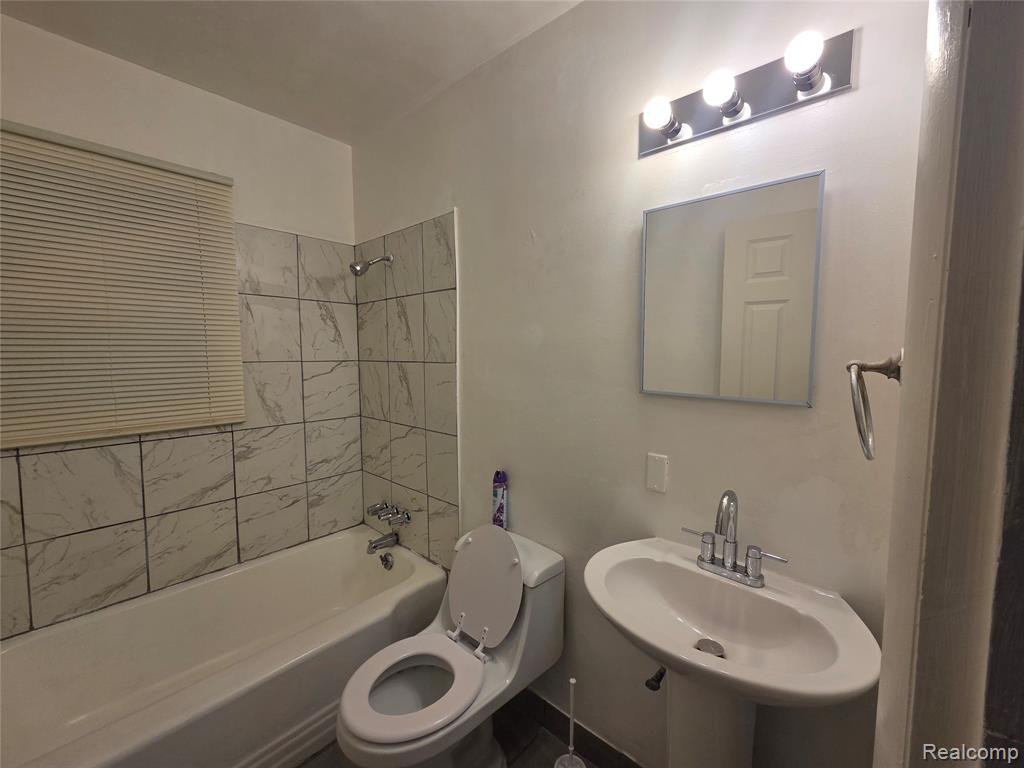 8084 Evergreen Avenue, Detroit, MI 48228 — Photo 15