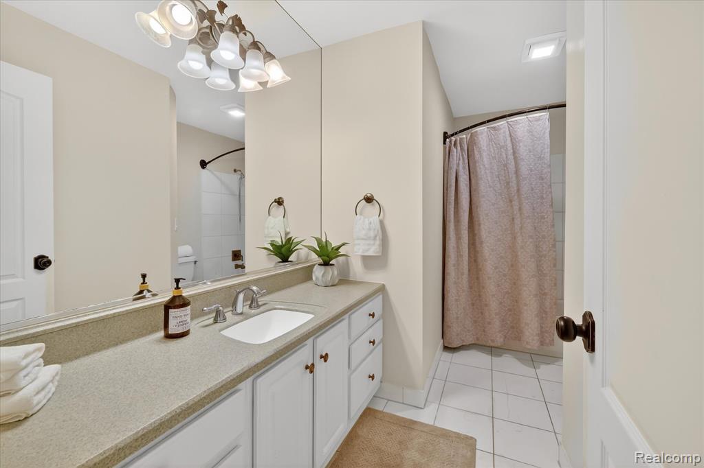 10384 Overhill Drive, Brighton, MI 48114 — Photo 25