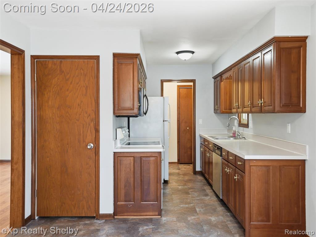 49301 Schoenherr Road, Shelby Twp, MI 48315 — Photo 12
