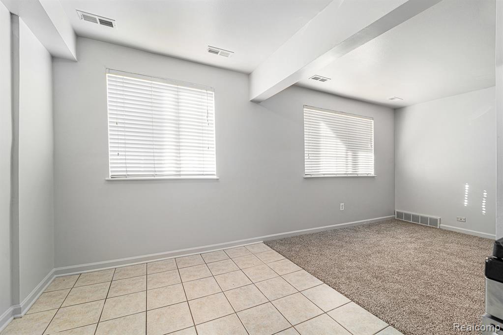 45210 Keding Street, 101, Utica, MI 48317 — Photo 5