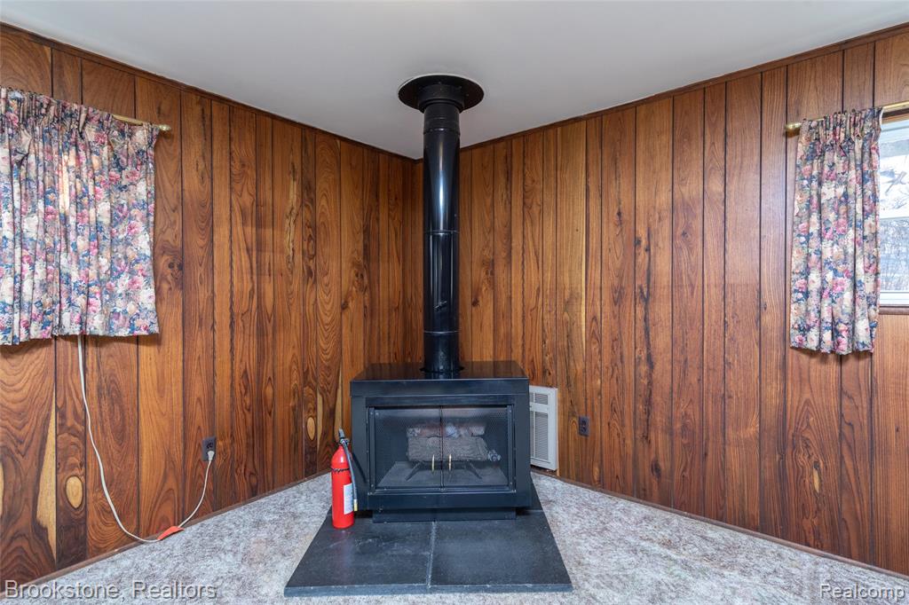 656 S CASS LAKE Road, Waterford, MI 48328 — Photo 35