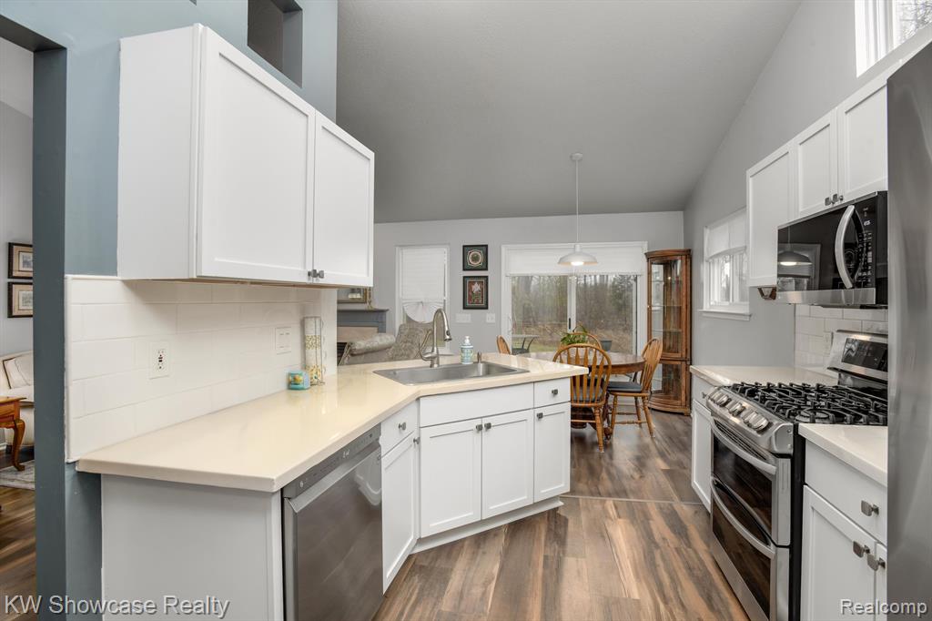 6481 PEMBROOK Drive, Westland, MI — Photo 12