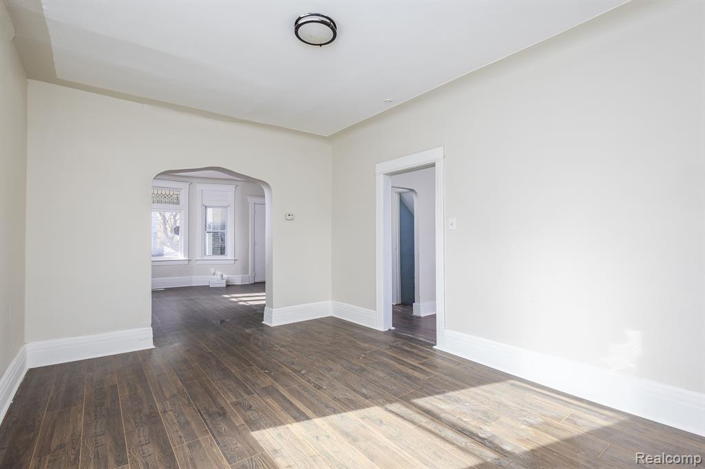 574 MELBOURNE Street, Detroit, MI 48202 — Photo 5