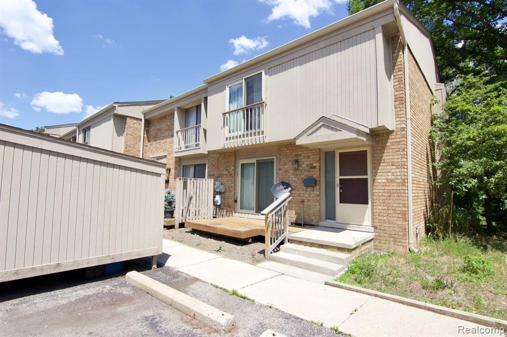 629 Oakbrook, Rochester Hills, MI 48307