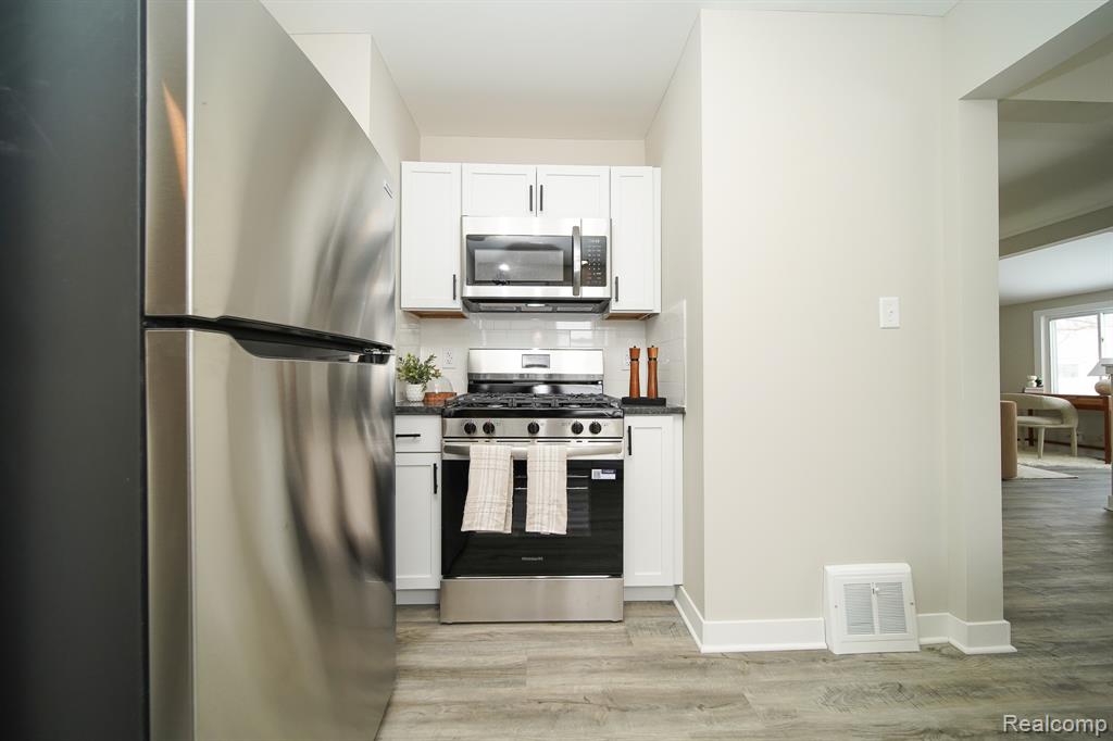 19348 Woodcrest Street, Harper Woods, MI 48225 — Photo 26