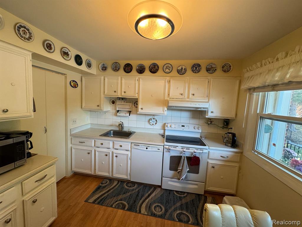 5377 Breeze Hill Place, Troy, MI 48098 — Photo 15