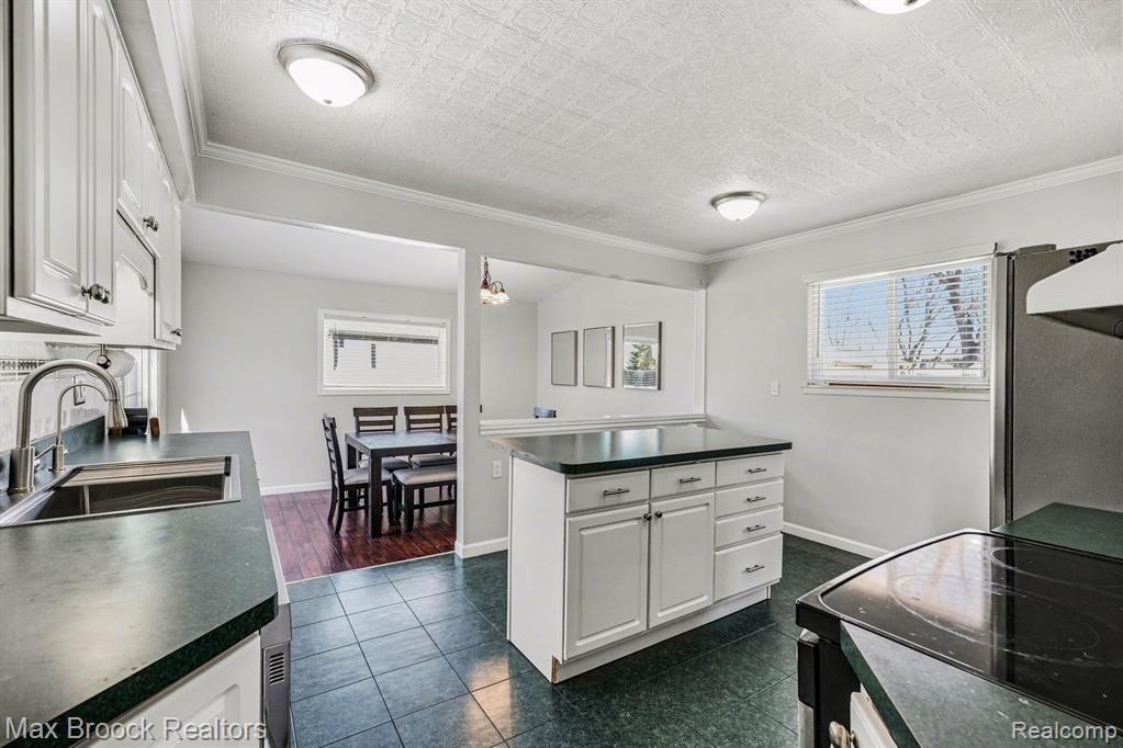 8451 Doncaster Drive, Sterling Heights, MI 48312 — Photo 6