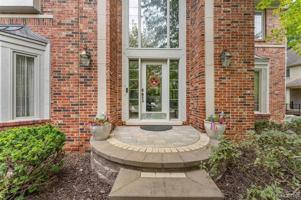 6775 Carlyle Crossing, West Bloomfield, MI — Photo 4