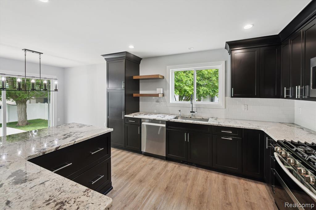595 BRIGHTON LAKE RD, Brighton, MI 48116 — Photo 17