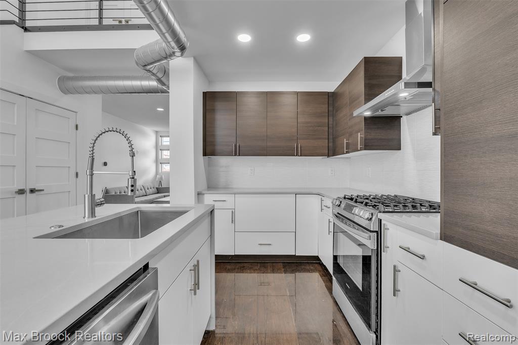 51 E Shevlin Avenue, Hazel Park, MI 48030 — Photo 15
