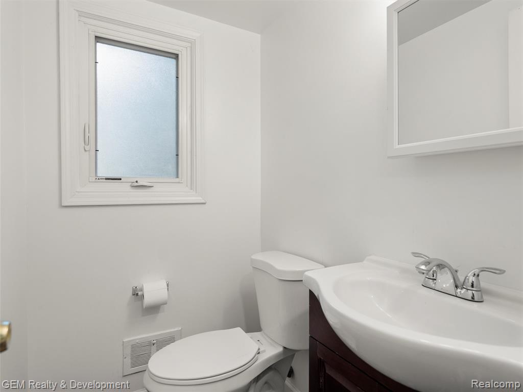486-490 Fairbrook St, Northville, MI 48167 — Photo 14