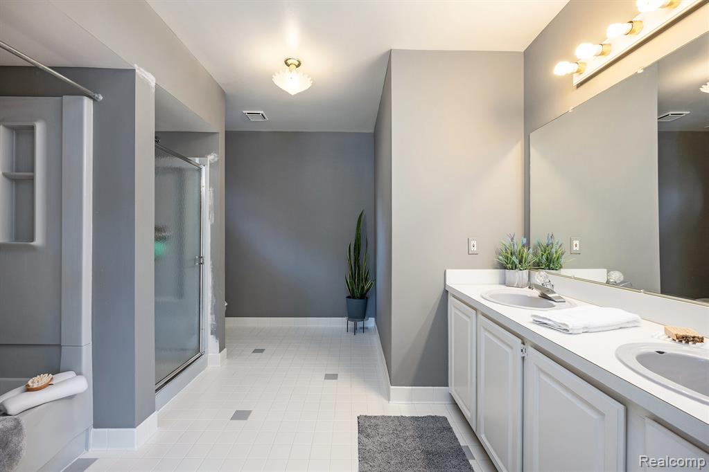 39846 Shoreline Drive, Harrison Township, MI — Photo 10