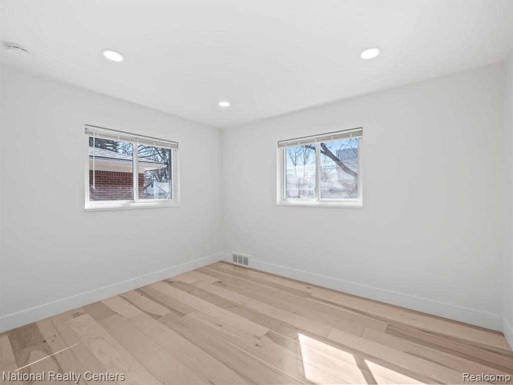 8875 KENBERTON Drive, Oak Park, MI 48237 — Photo 25