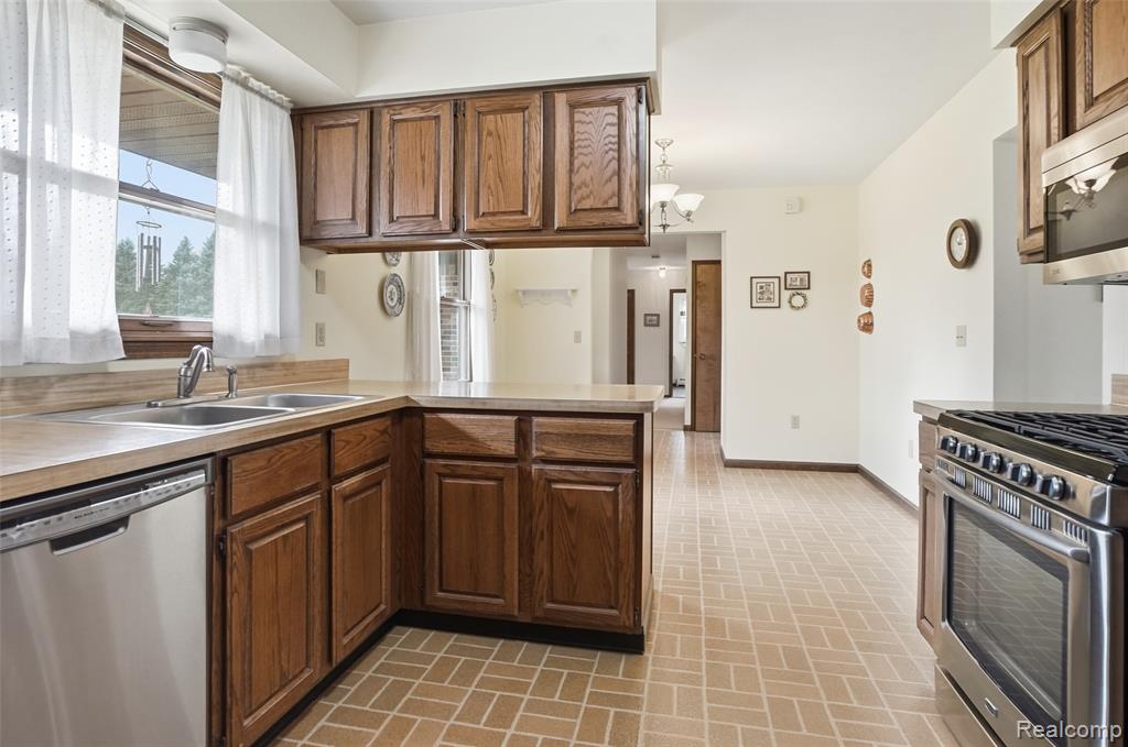 6080 W Coon Lake Road, Howell, MI 48843 — Photo 13