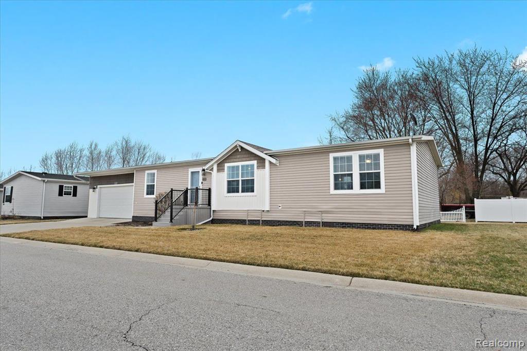 11209 SPRING ARBOR, South Lyon, MI 48178 — Photo 3