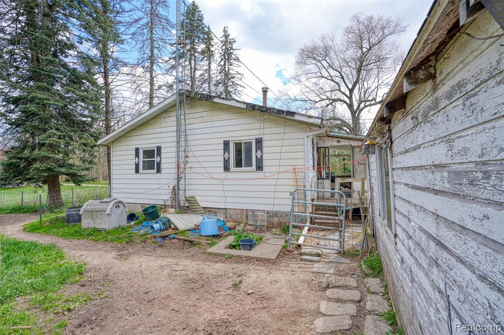 5704 Crandall Road, Howell, MI 48855 — Photo 15