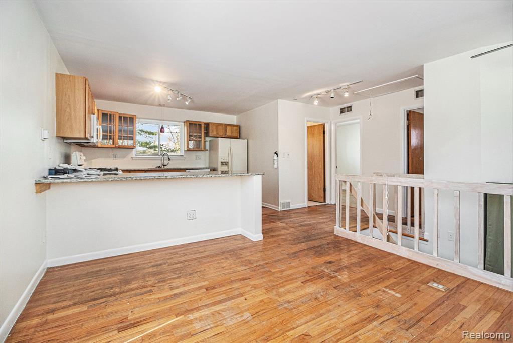 1376 MCCARTHY, Ypsilanti, MI 48198 — Photo 4