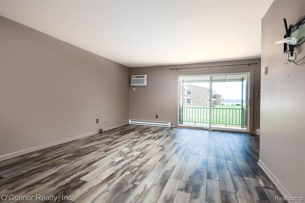1900 River Road, E 2, Marysville, MI 48040 — Photo 5
