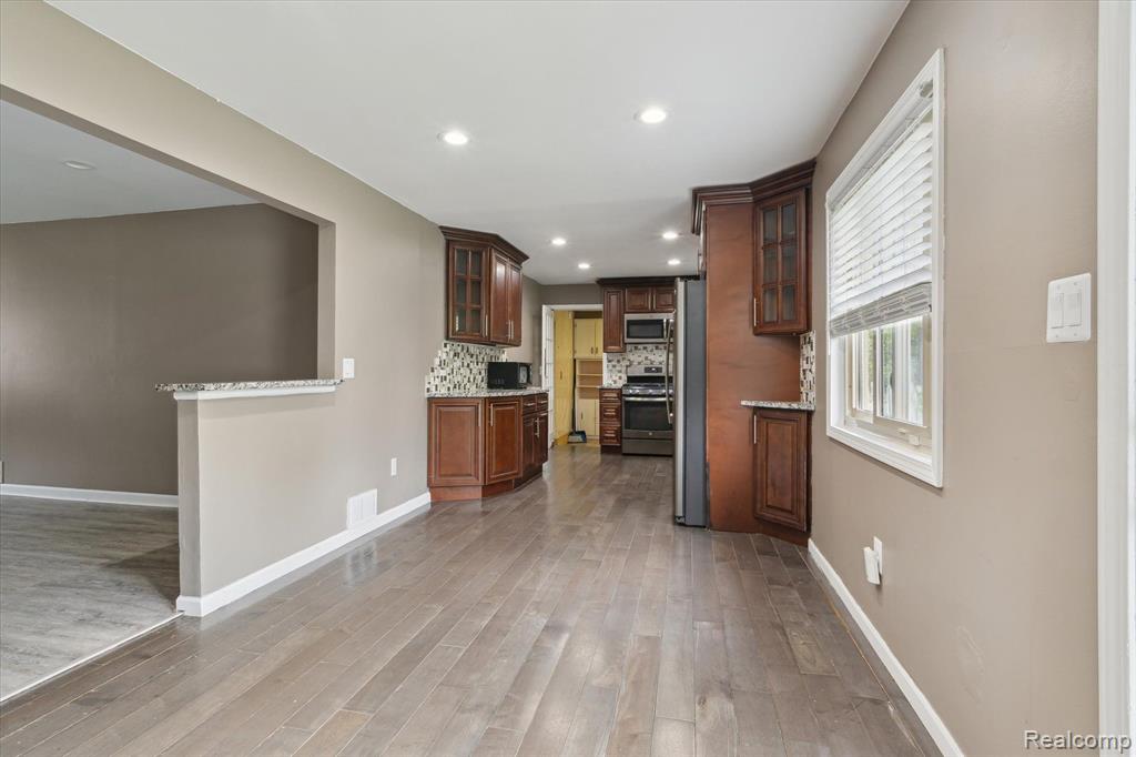 500 TROMBLEY Drive, Troy, MI 48083 — Photo 10