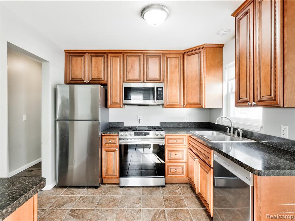 917 CAROLINA, Marysville, MI 48040 — Photo 10