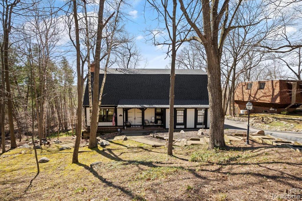 6885 DEERHILL Drive, Clarkston, MI — Photo 3