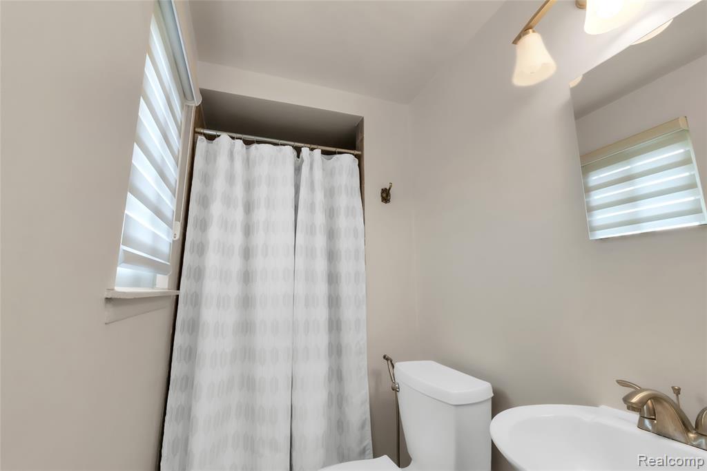6880 Brookshire Drive, Canton, MI 48187 — Photo 20
