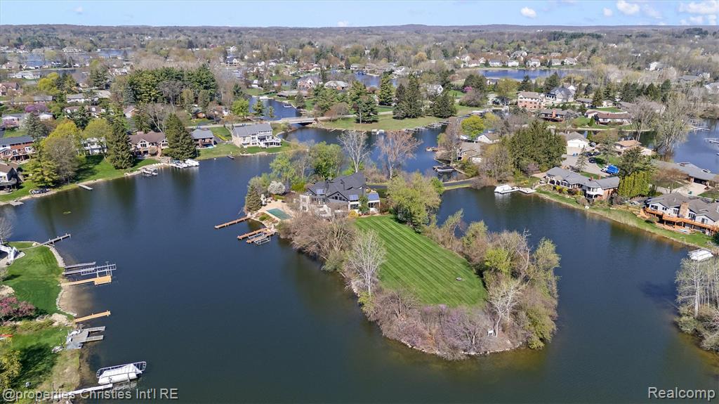 4912 Oakwood Court, Commerce Twp, MI 48382 — Photo 43
