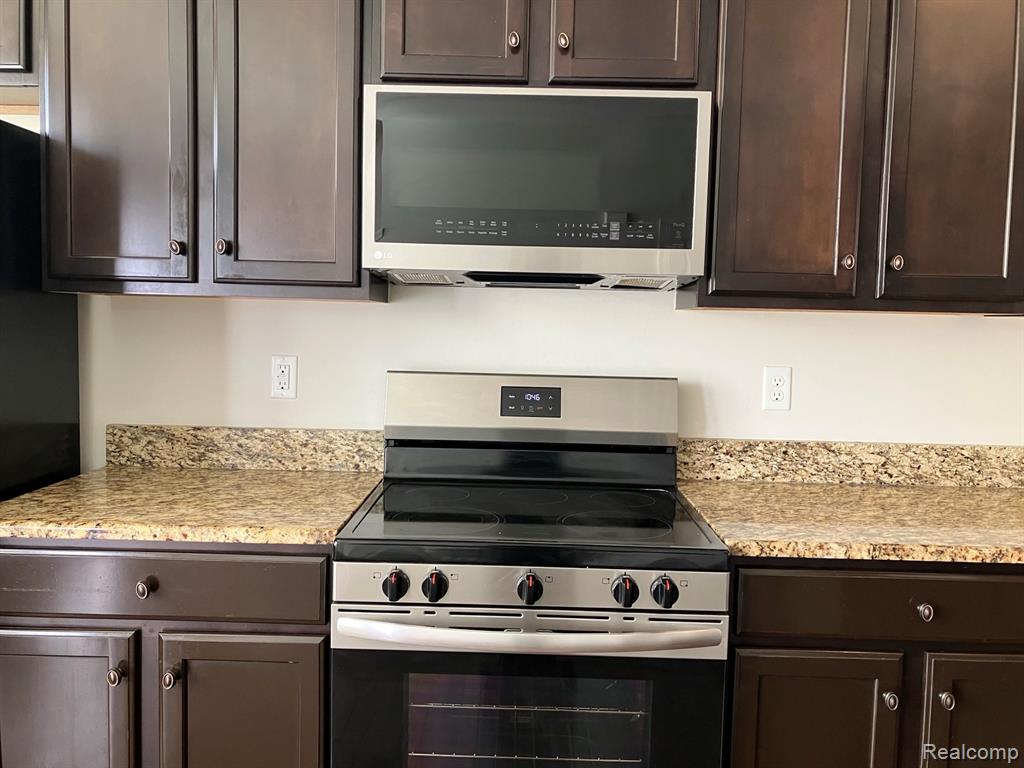 44474 Gwinnett Loop, Novi, MI — Photo 13