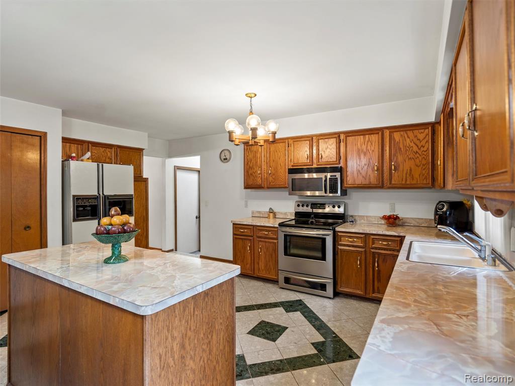 46386 Jackson Drive, Macomb, MI 48044 — Photo 19