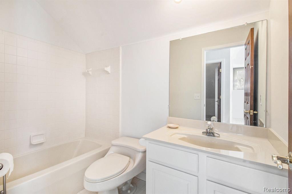 4592 GLEN EAGLES Drive, Brighton, MI 48116 — Photo 26