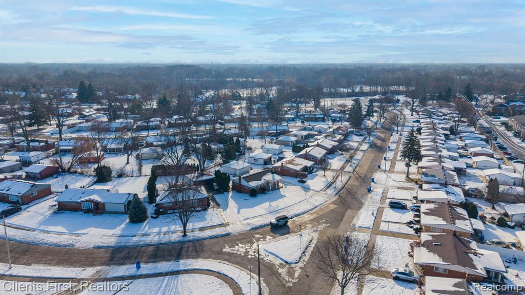 8680 Mercedes Street, Dearborn Heights, MI 48127 — Photo 32
