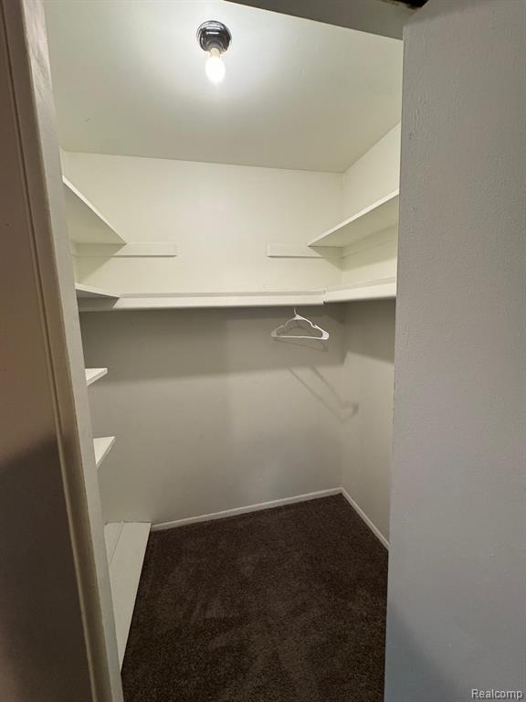 587 E Fox Hills Drive, Bloomfield, MI 48304 — Photo 13