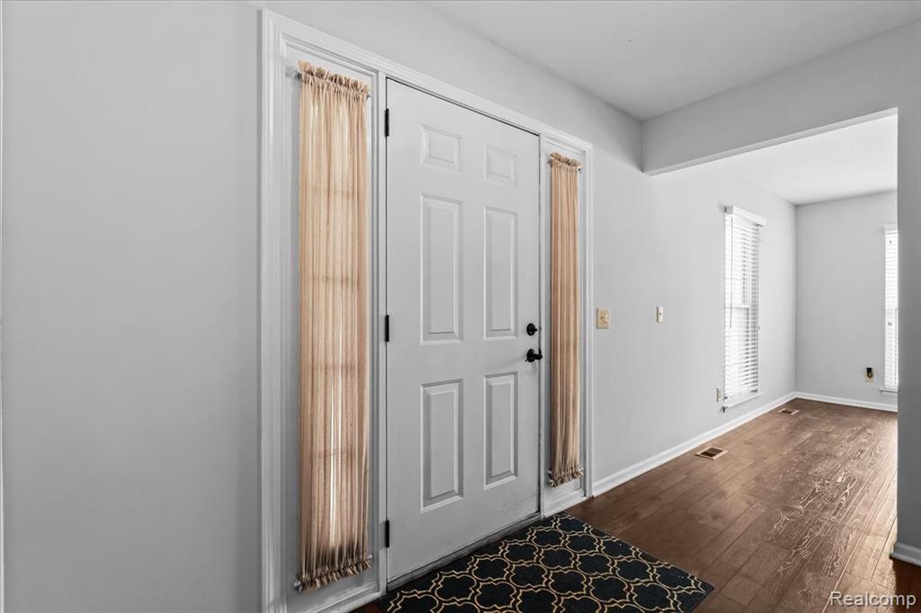 21106 W Glen Haven Circle, Novi, MI 48167 — Photo 3