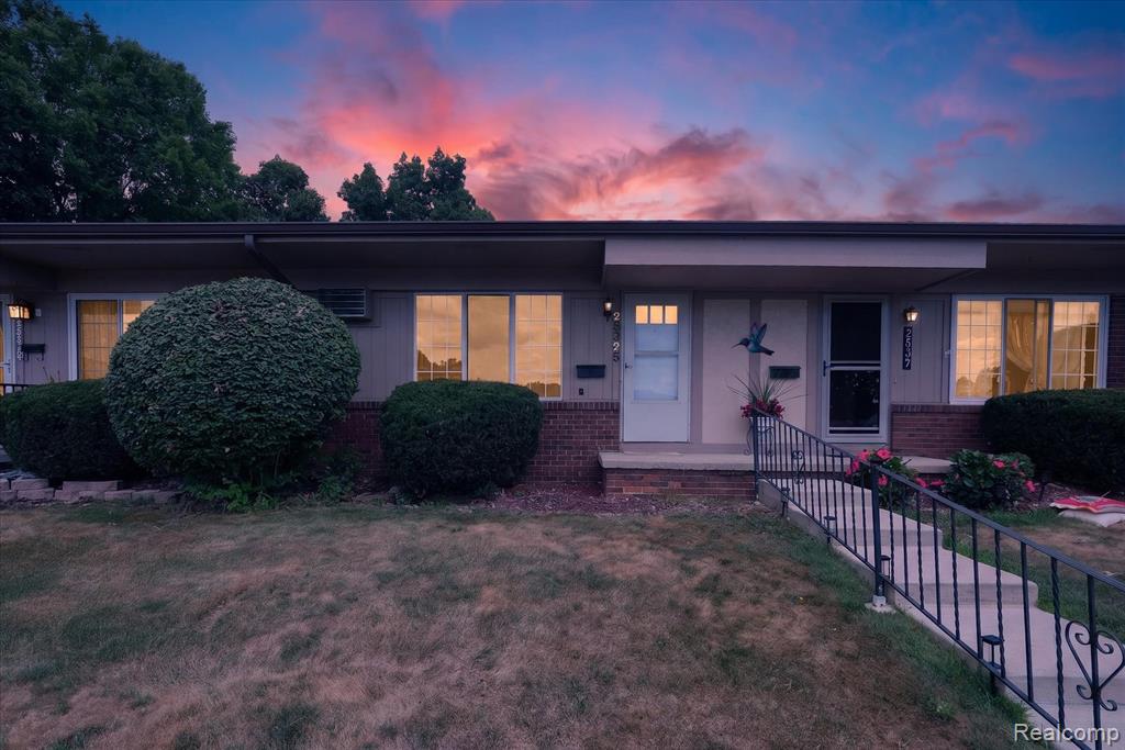 25325 Potomac Drive, 3, South Lyon, MI 48178