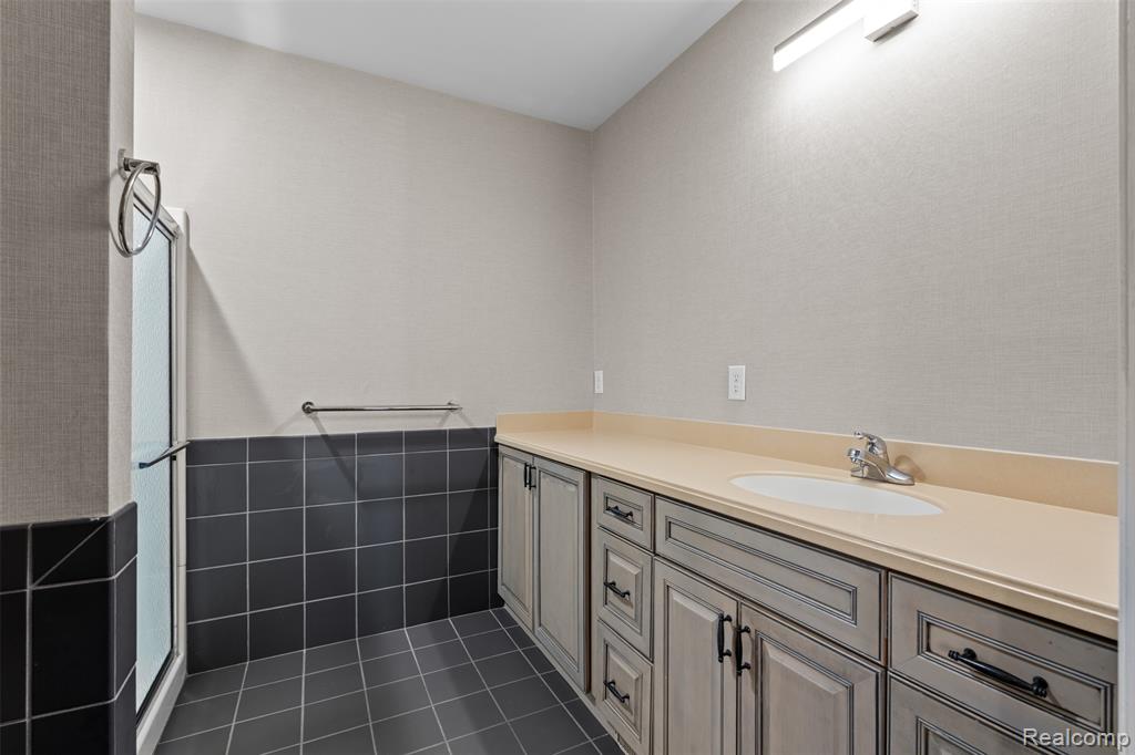 5452 Maple Street, Dearborn, MI 48126 — Photo 17