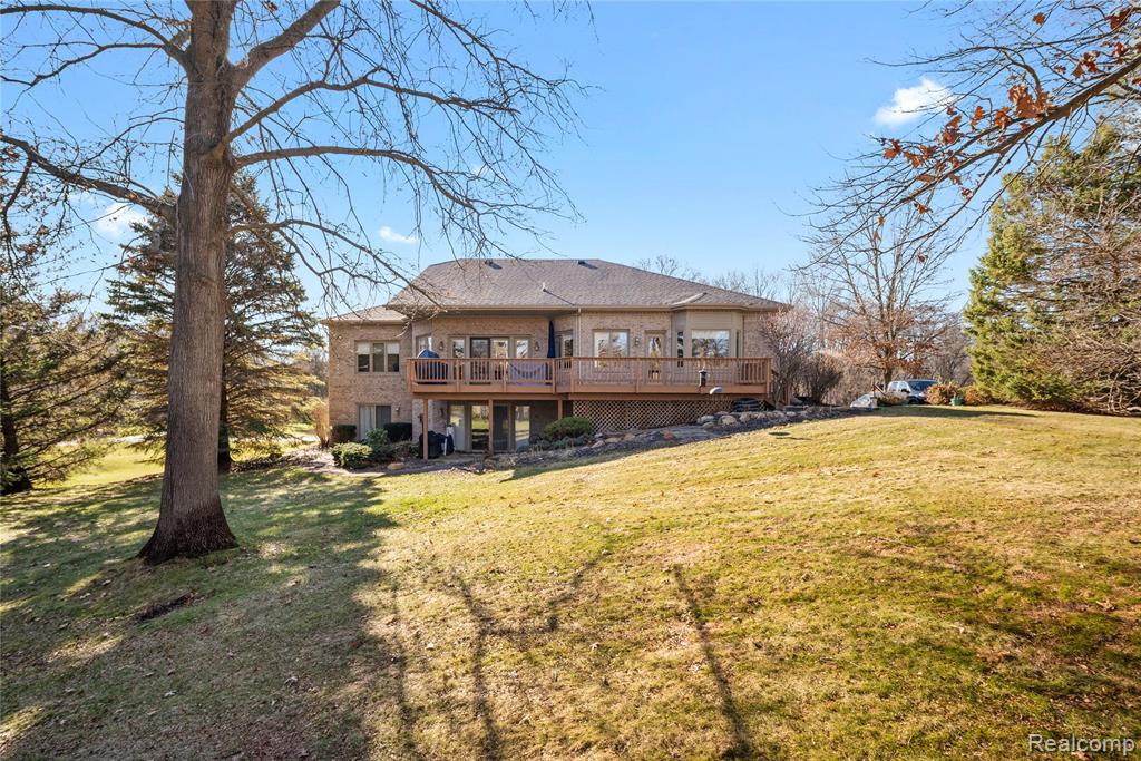 9833 Rolling Greens Drive, Pinckney, MI 48169 — Photo 37