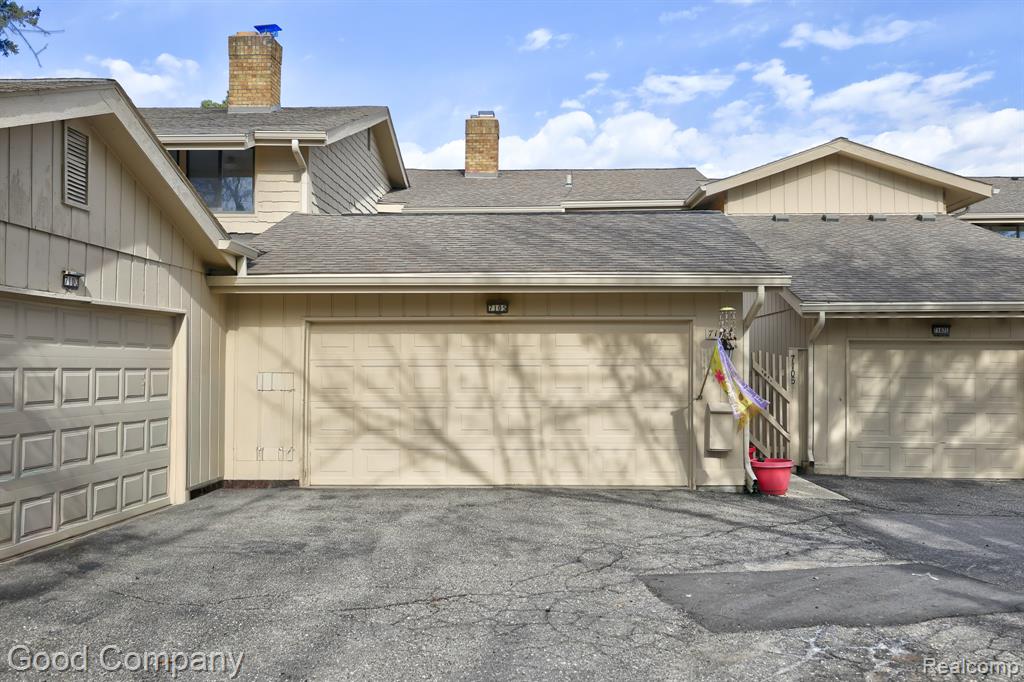 7105 Pebble Park Drive, West Bloomfield, MI — Photo 34