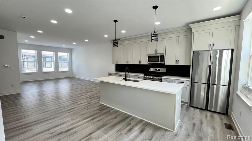 2882 SUMMERS Place, Troy, MI 48084