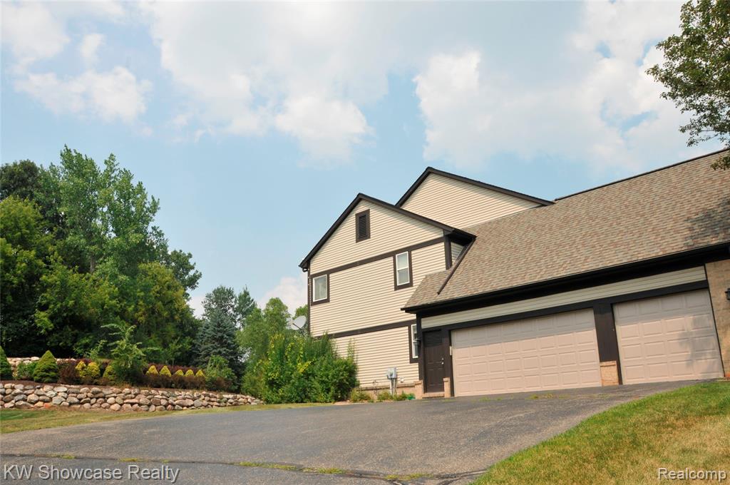 5444 BUELL Drive, Commerce Twp, MI 48382 — Photo 30