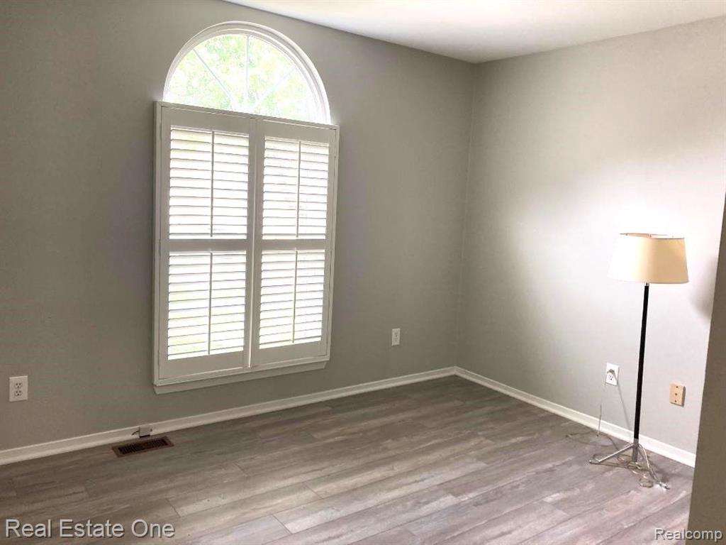 2054 MAPLEHURST Drive, 46, Commerce Twp, MI 48390 — Photo 16