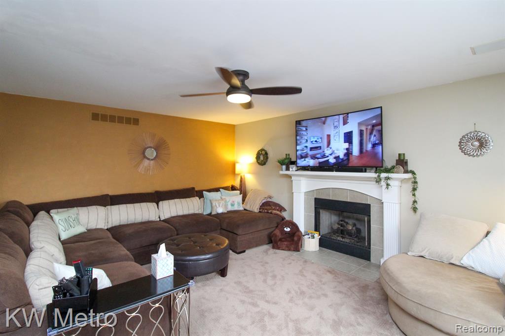 47037 REENE Drive, Belleville, MI 48111 — Photo 15