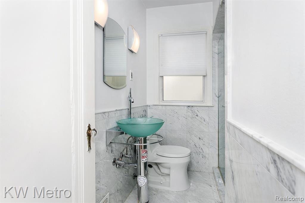 706 N REMBRANDT Avenue, Royal Oak, MI 48067 — Photo 20