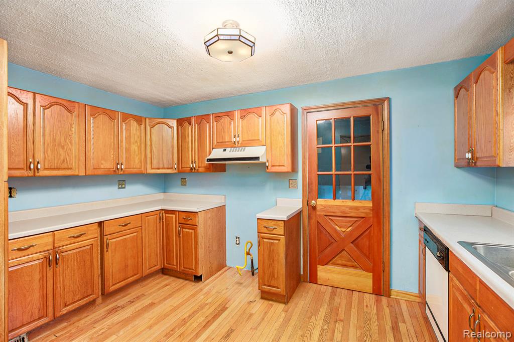 8123 Janis Street, Shelby Twp, MI 48317 — Photo 12