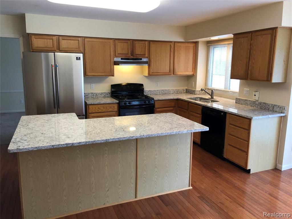 45373 SEABROOK, Canton, MI 48188 — Photo 3