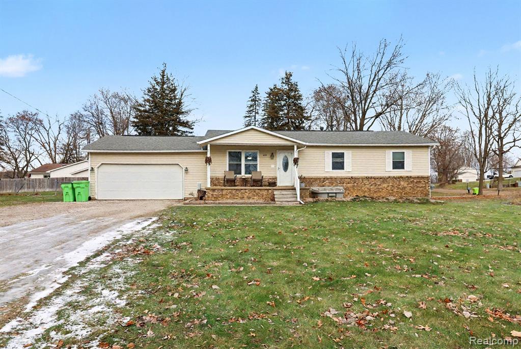 6561 Bennett Lake Road, Fenton, MI 48430 — front exterior