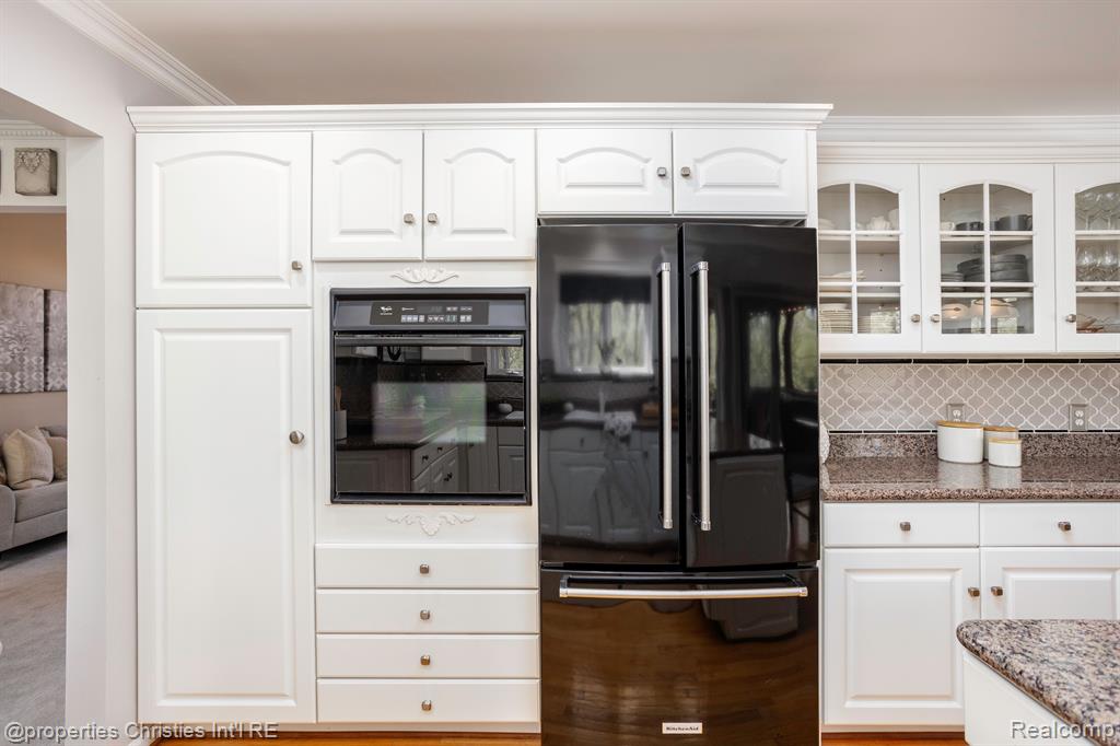 45571 IRVINE Drive, Novi, MI — Photo 13