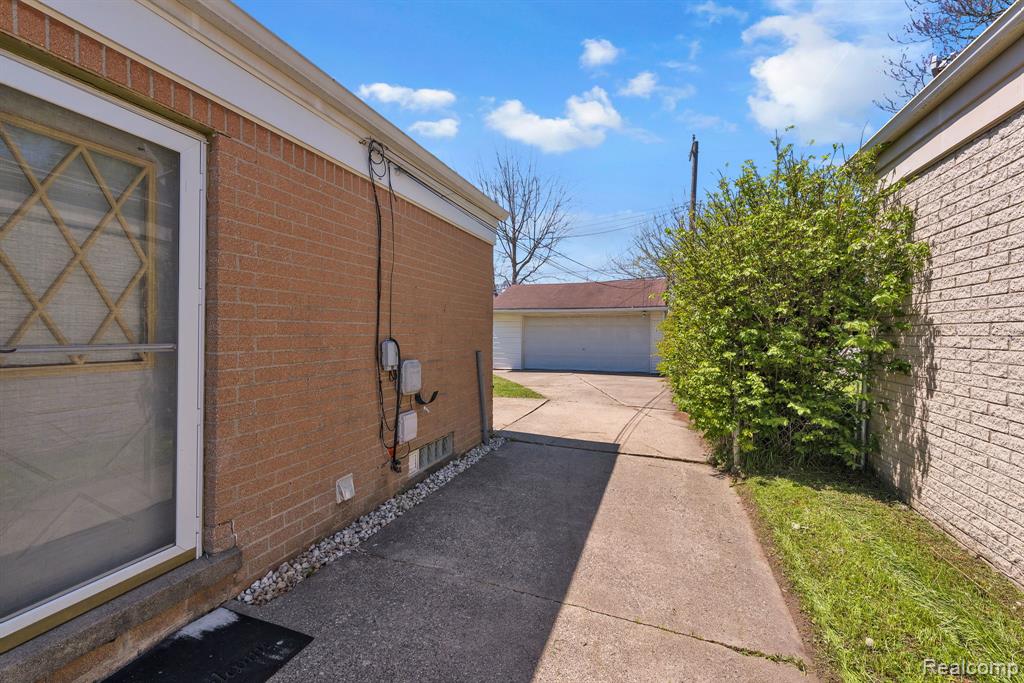 6499 Mayburn Street, Dearborn Heights, MI 48127 — Photo 33